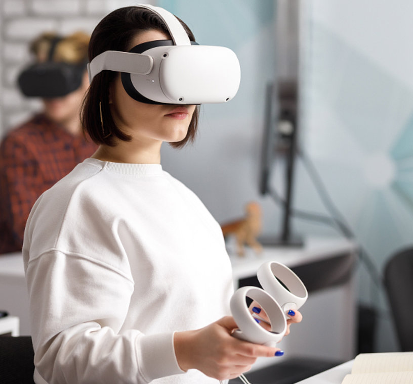 Person mit VR-Brille